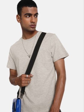 Roadster Men Grey Melange Solid Round Neck T-shirt