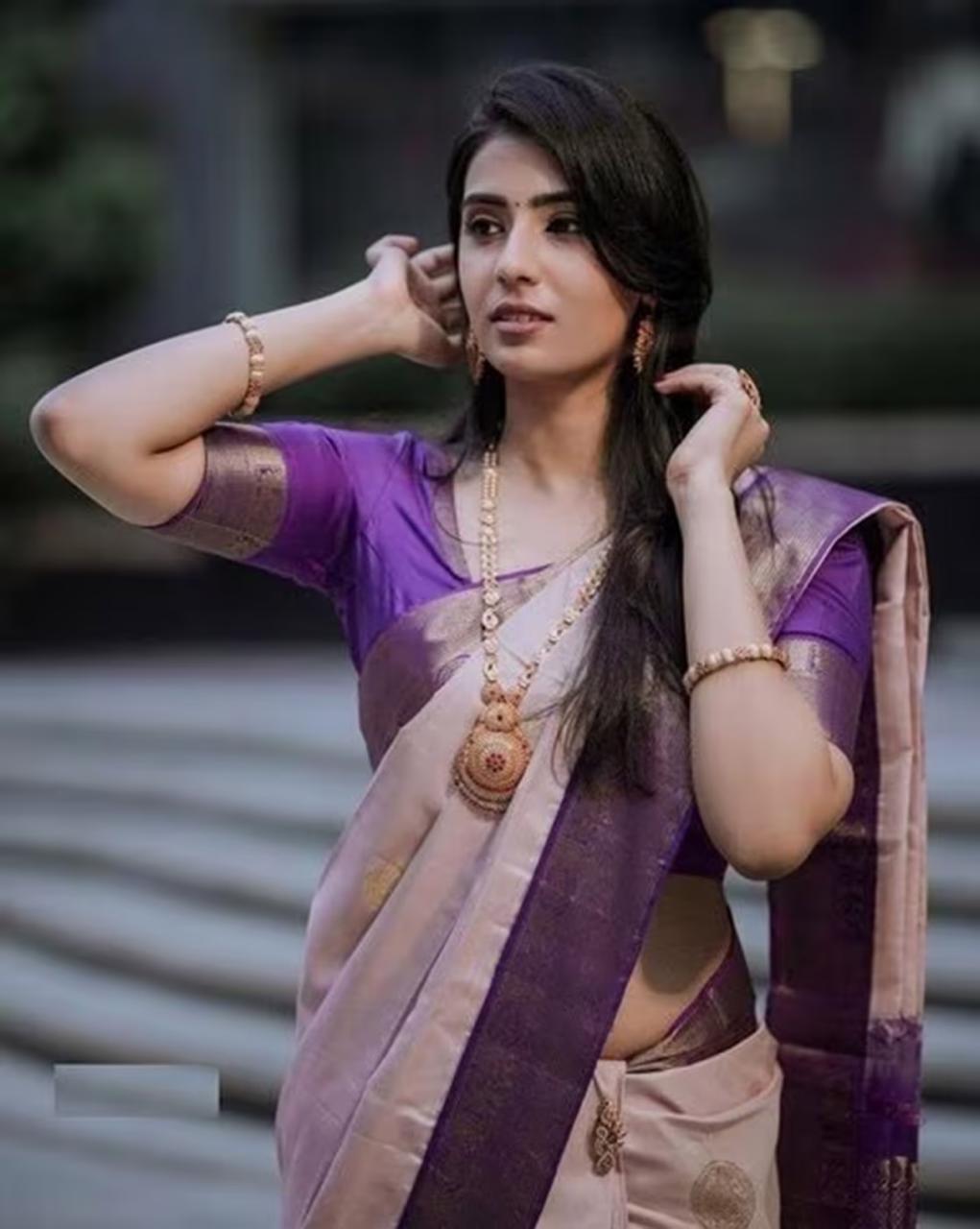 Shatayu Women Floral Woven Kanjeevaram Silk Saree With Contrast Border 400