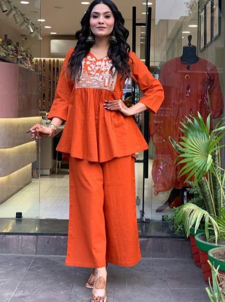 Singni Embroidered Pure Cotton Top With Trous