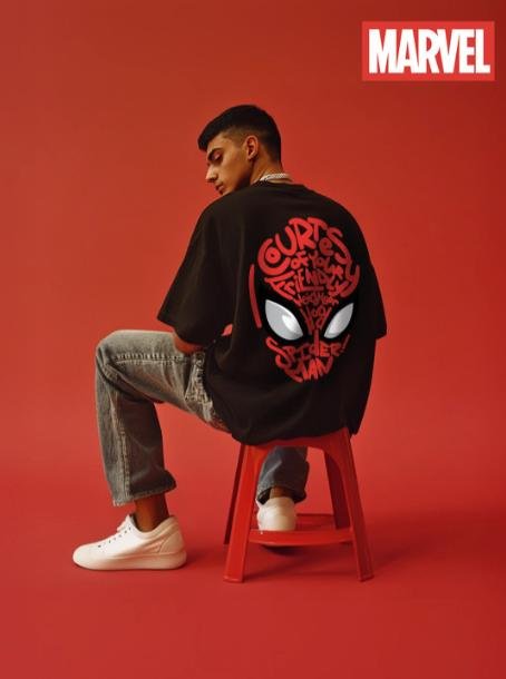 Veirdo Marvel Black Spiderman Typography Prin