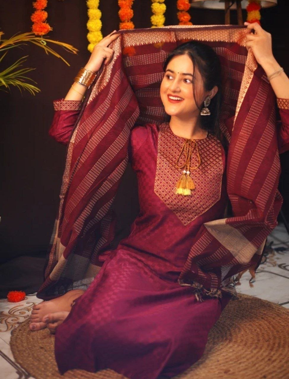 Women Cotton Blend Kurta Pant Dupatta Set 378